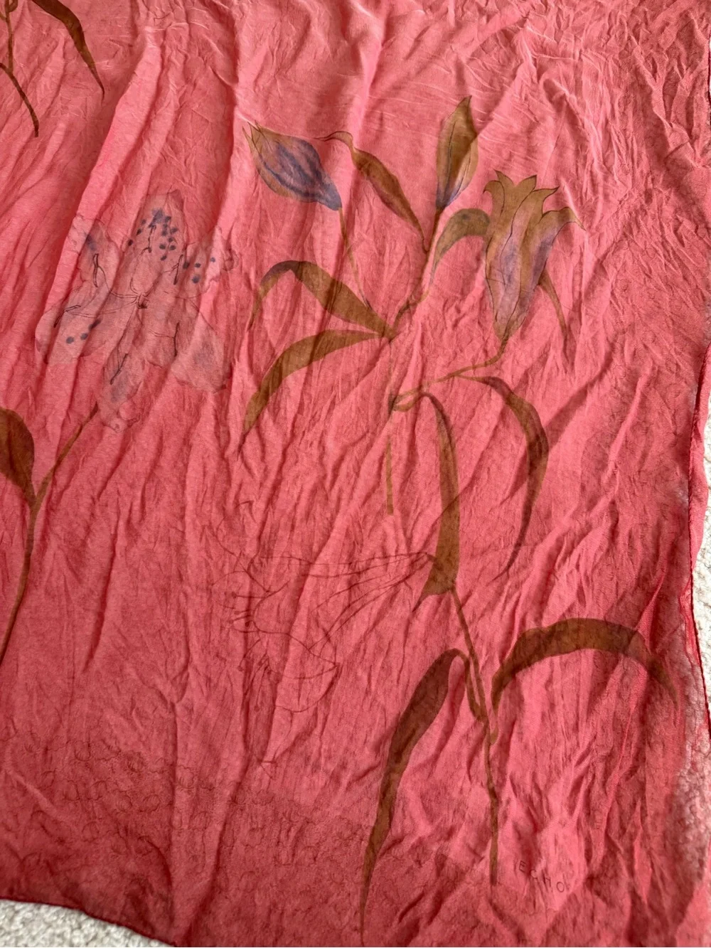 Echo sheer red