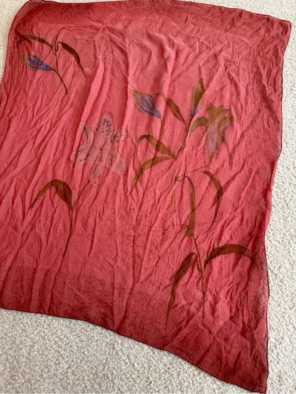 Echo sheer red