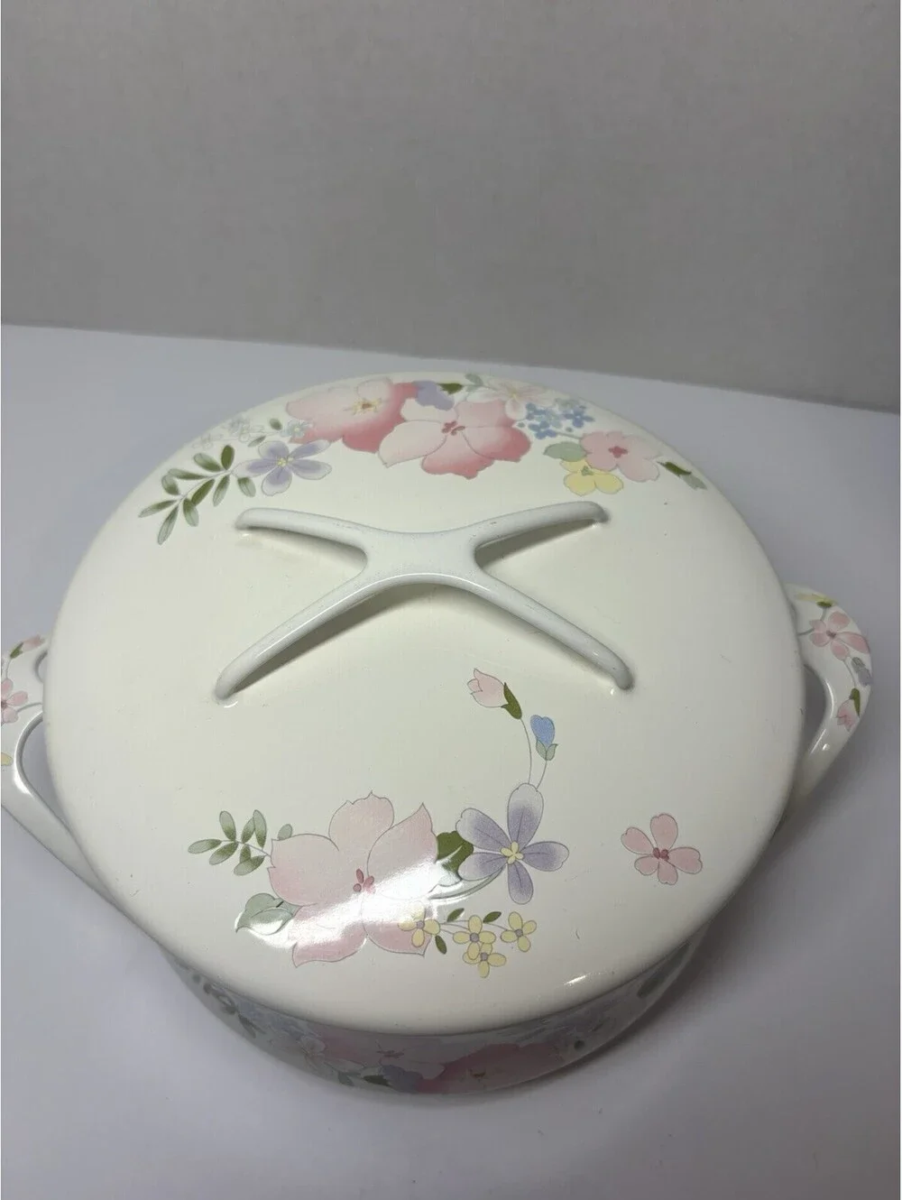 N/A white includes round
