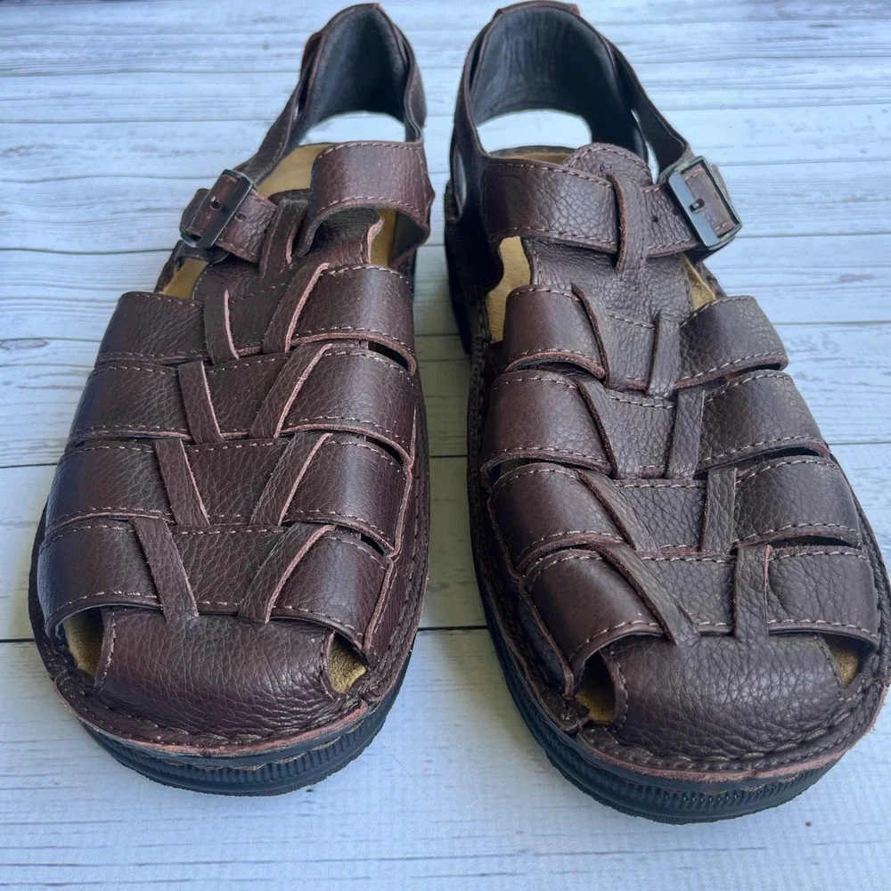 Naot leather fisherman