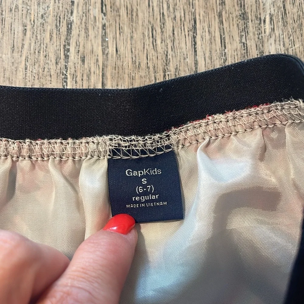 GAP chic red