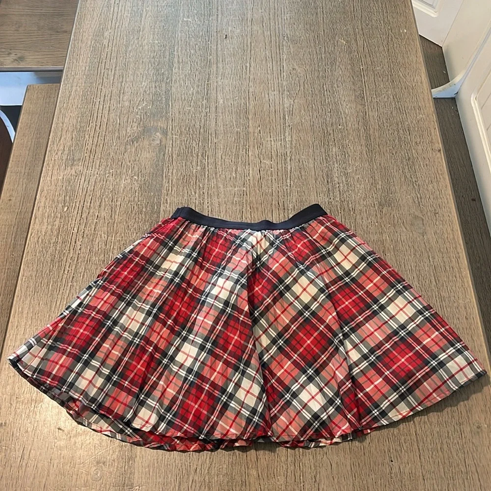 GAP chic red