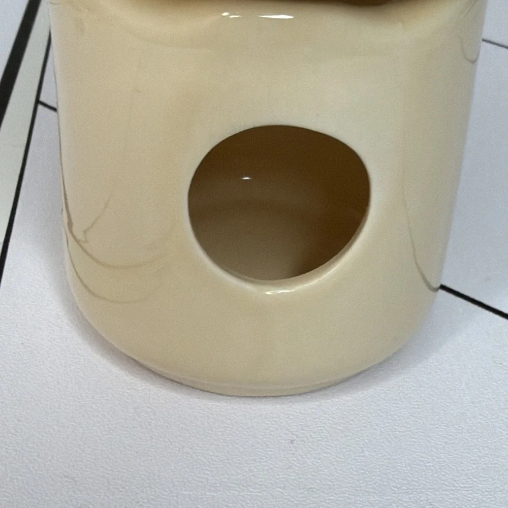 The Unbranded Brand features beige