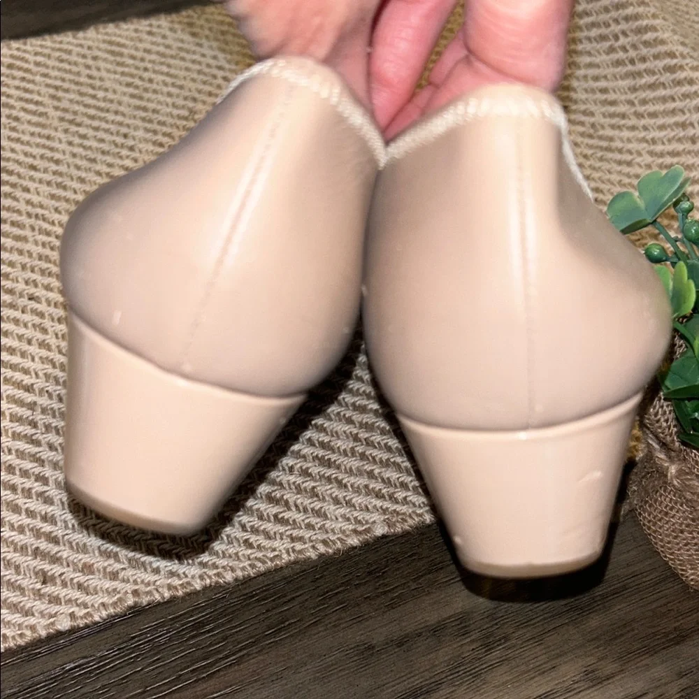 Cole Haan elegant nude