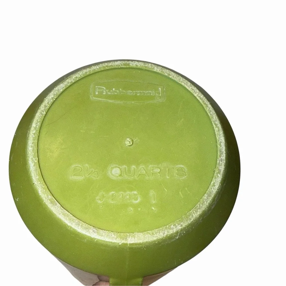 Rubbermaid vintage avocado