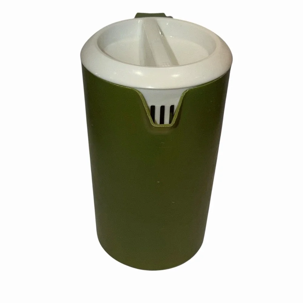 Rubbermaid vintage avocado