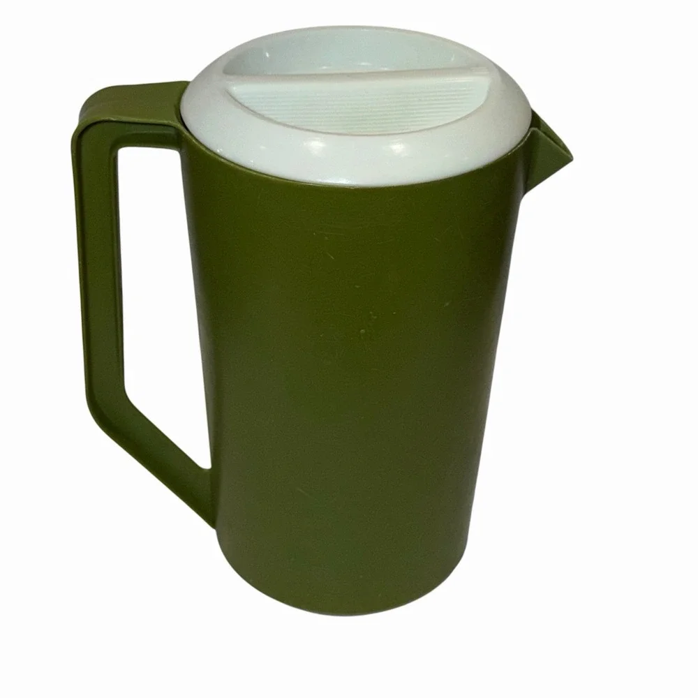 Rubbermaid vintage avocado