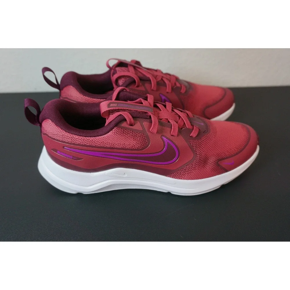 Nike cosmic runner