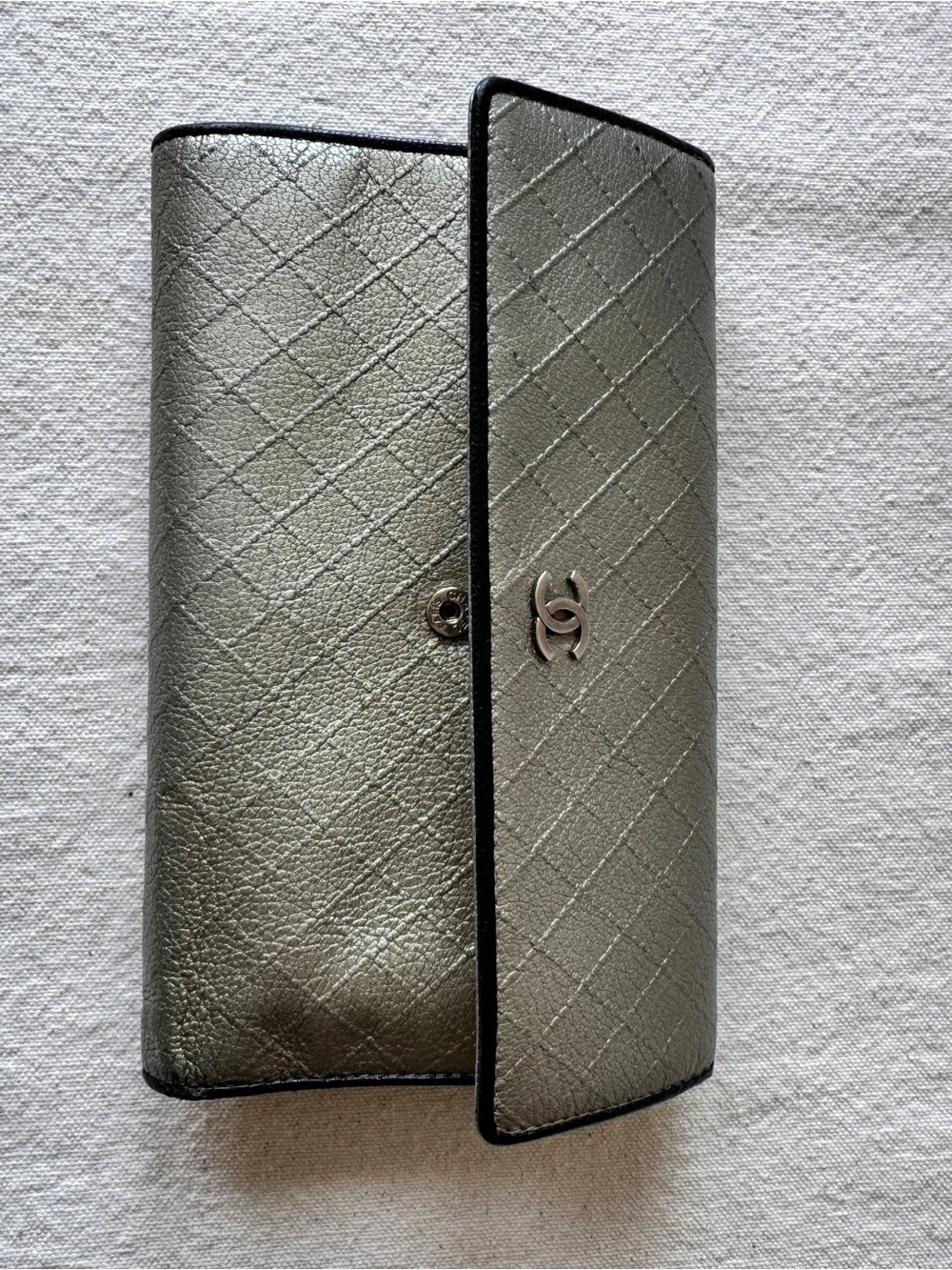 CHANEL continental wallet