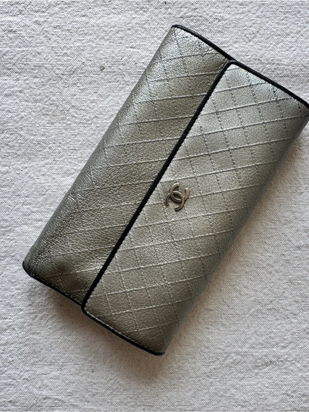 CHANEL continental wallet