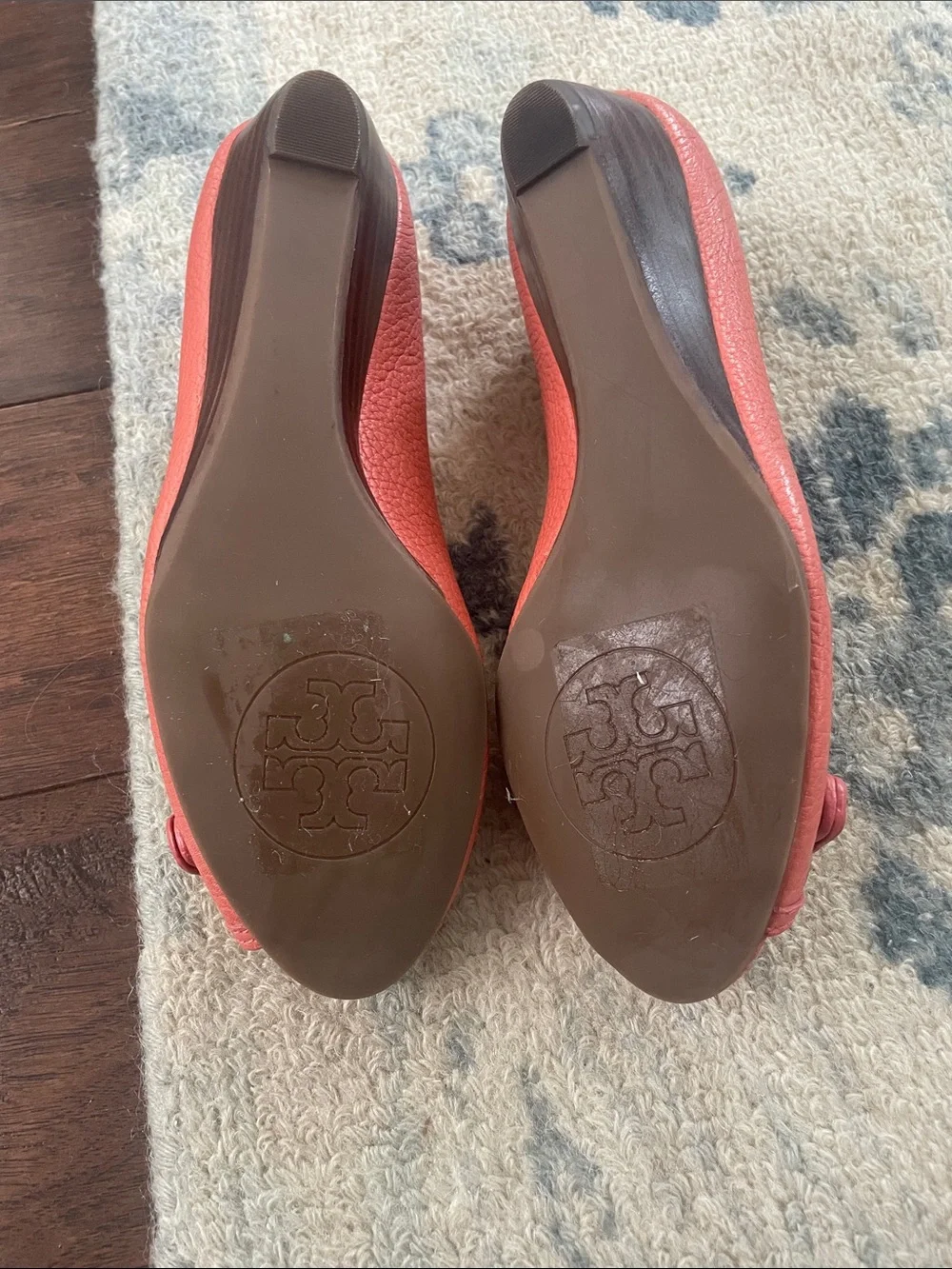 Tory Burch sleek 1” hardware