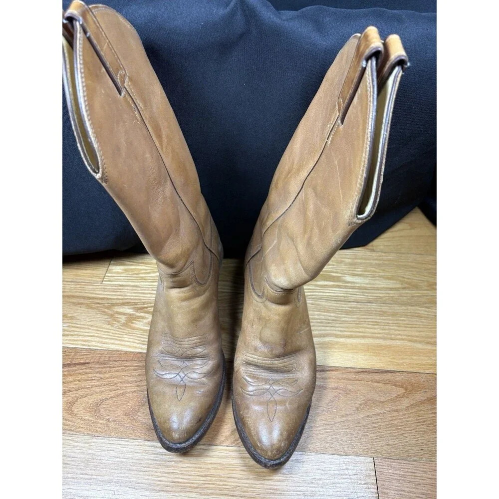 Justin Boots as seen