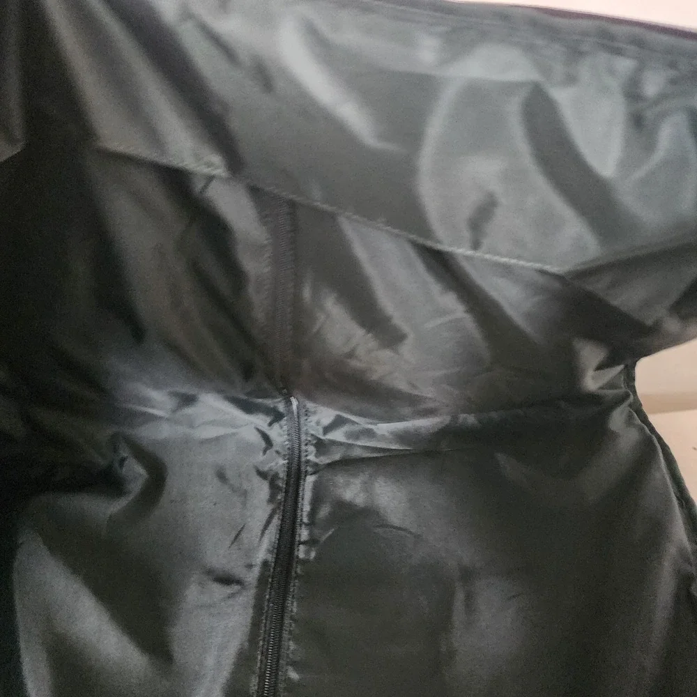 Halfday garment compartment
