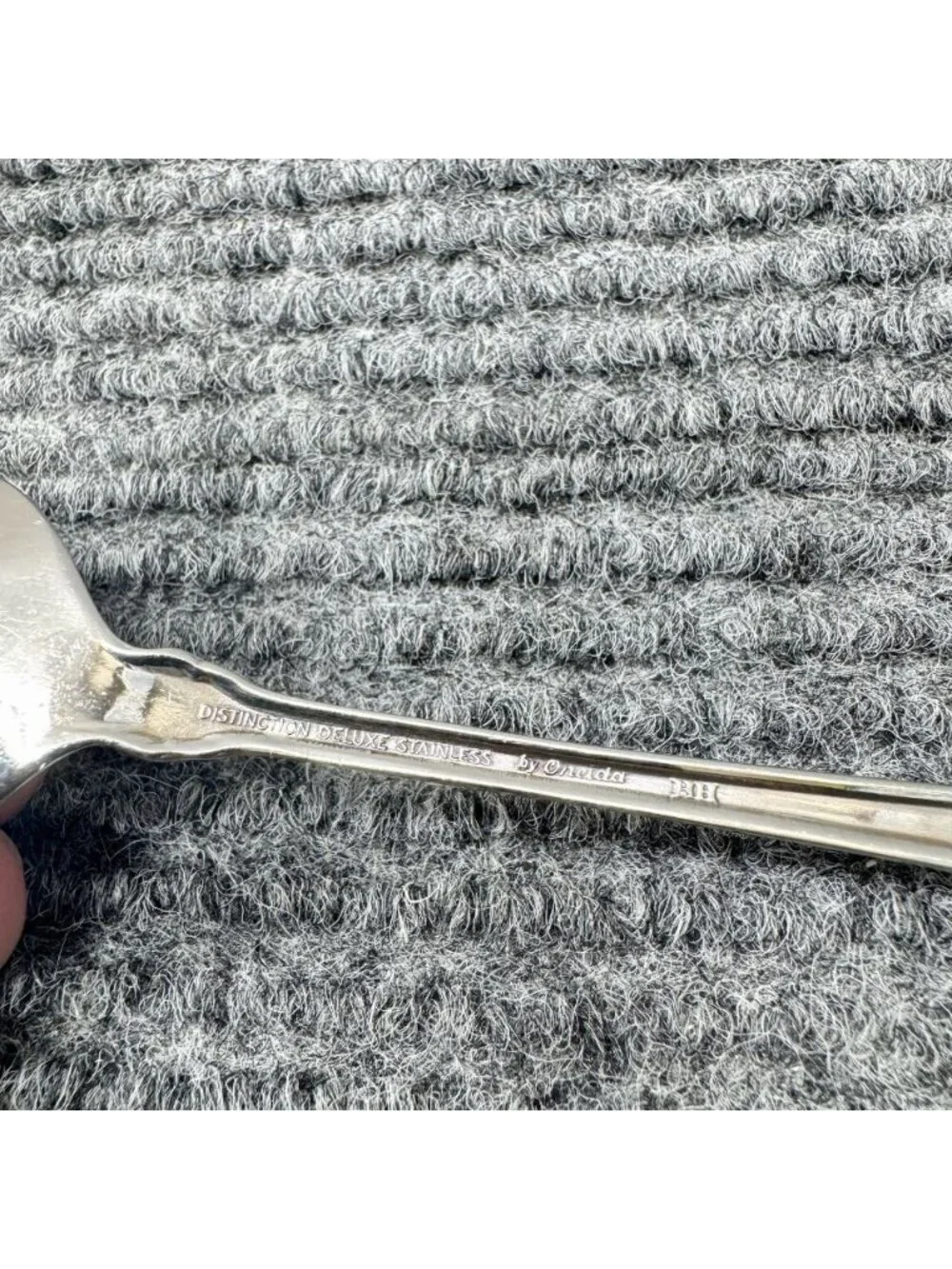 Oneida fast stainless flaws