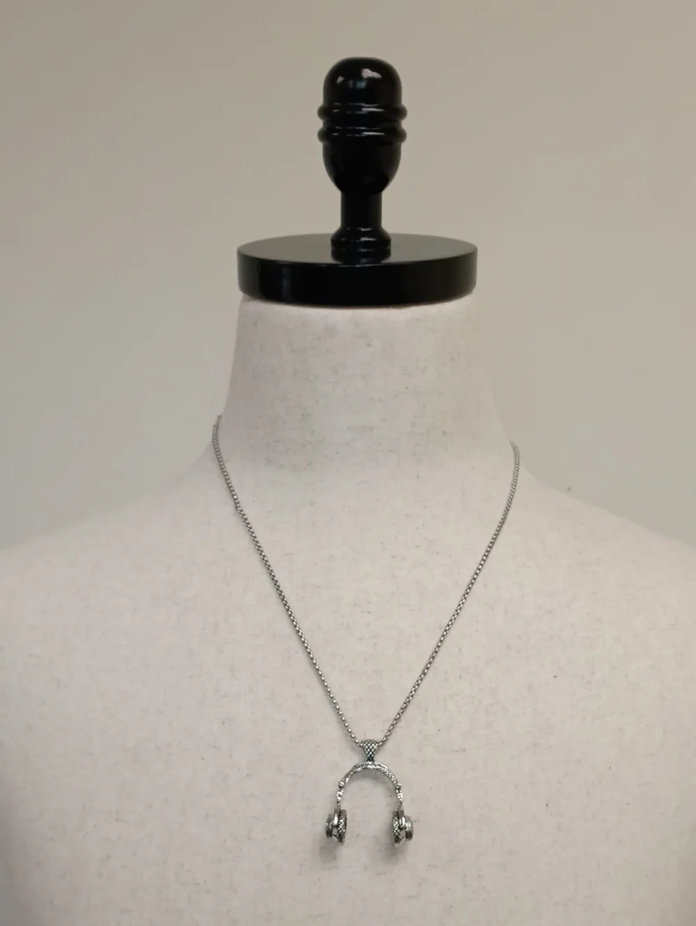 Silver Tone Headphones Pendant Necklace Stainless Steel Music Lover Unisex 23