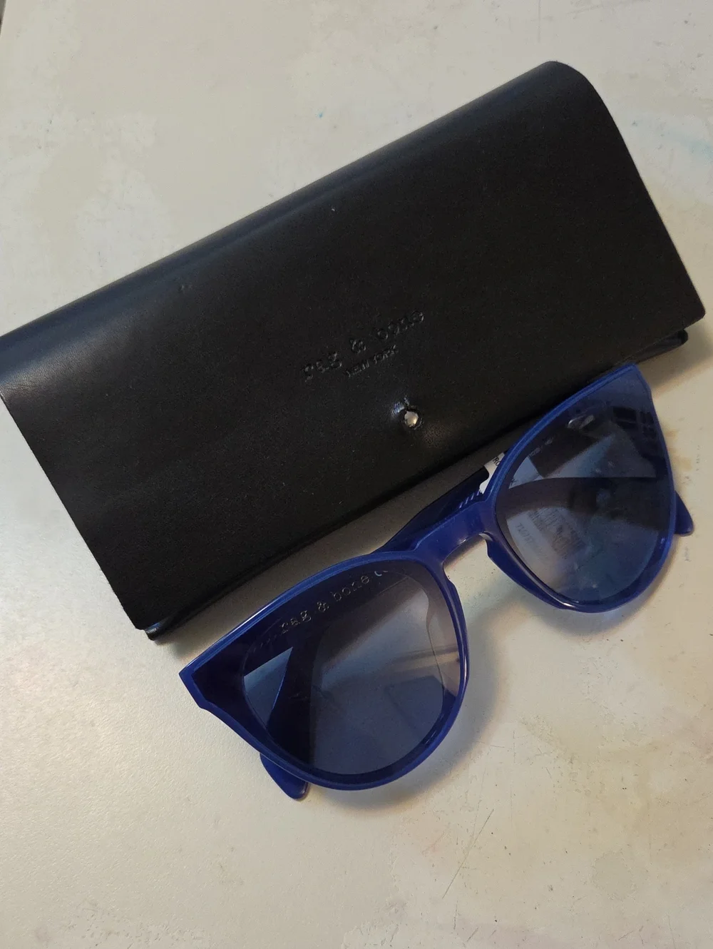 rag & bone Blue Cat-Eye Sunglasses with Black Case