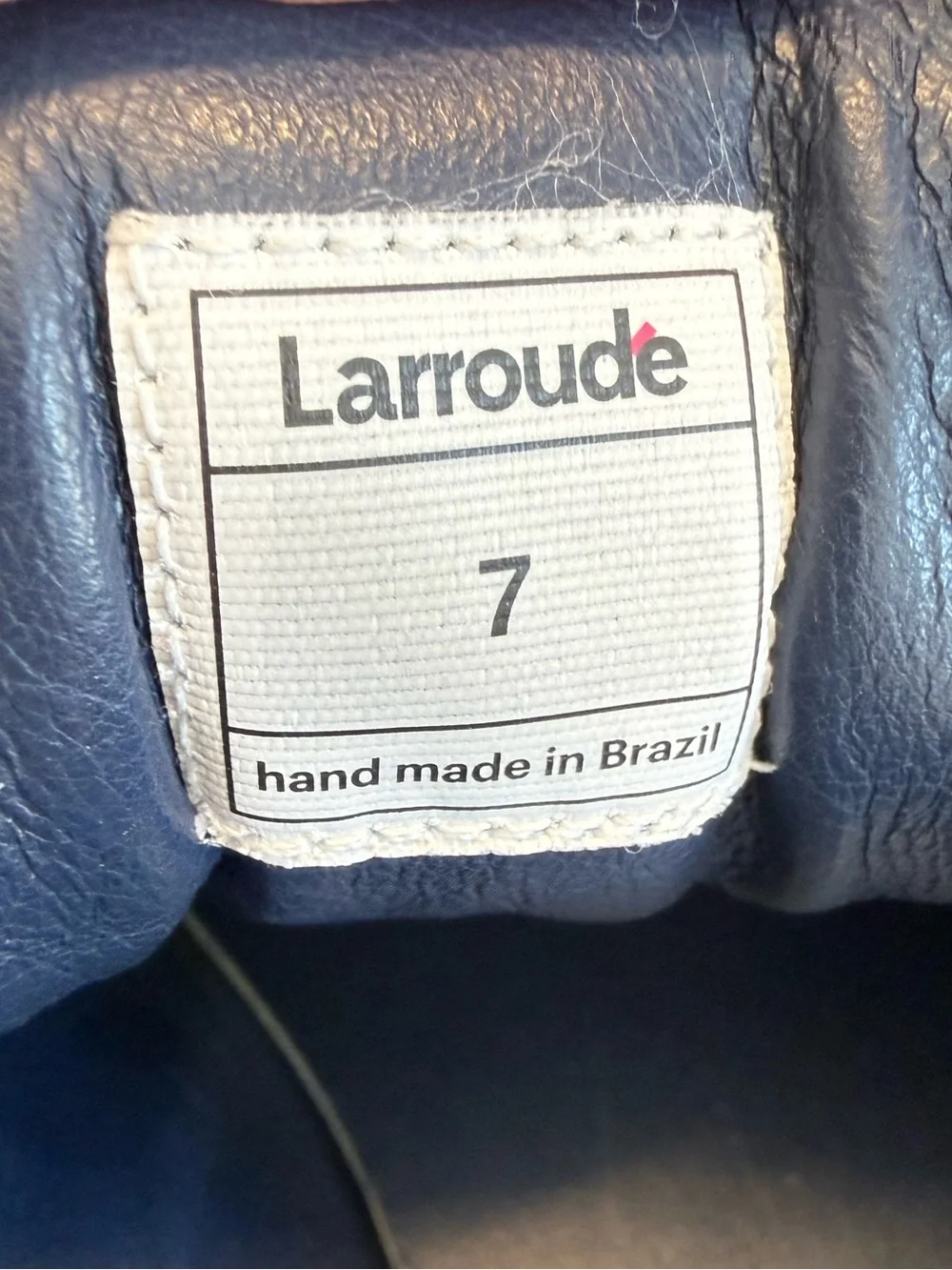Larroude good gently