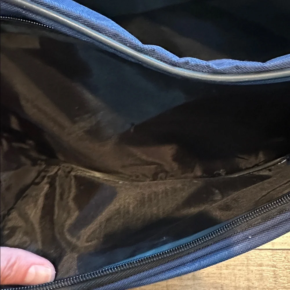 American Tourister compact messenger
