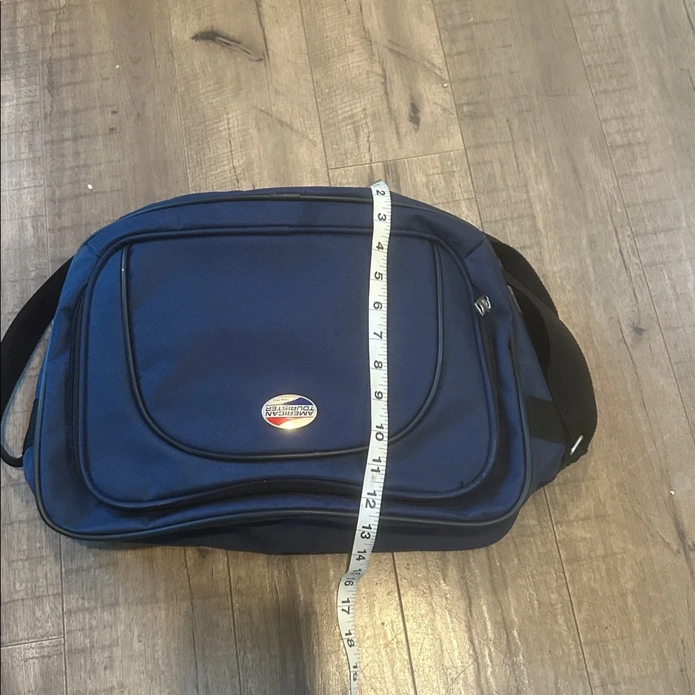 American Tourister compact messenger