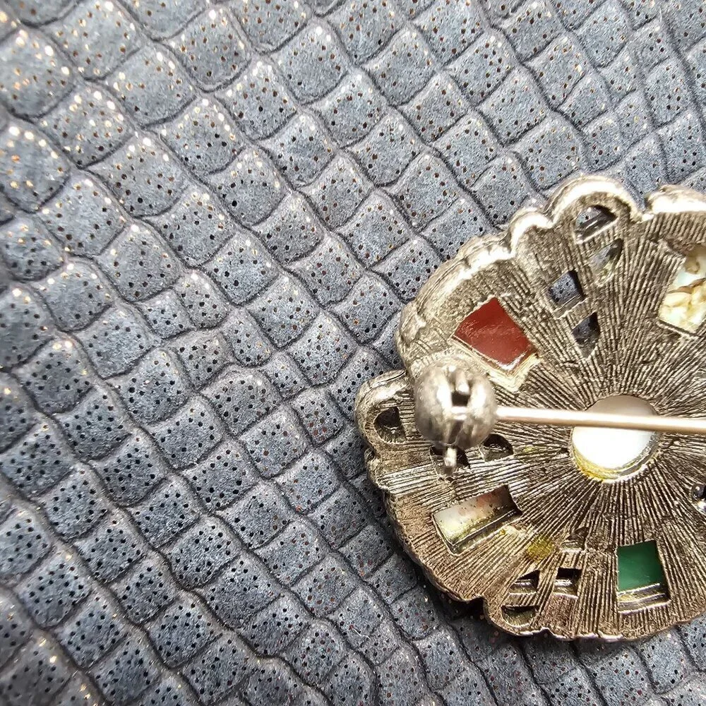 N/A this brooch