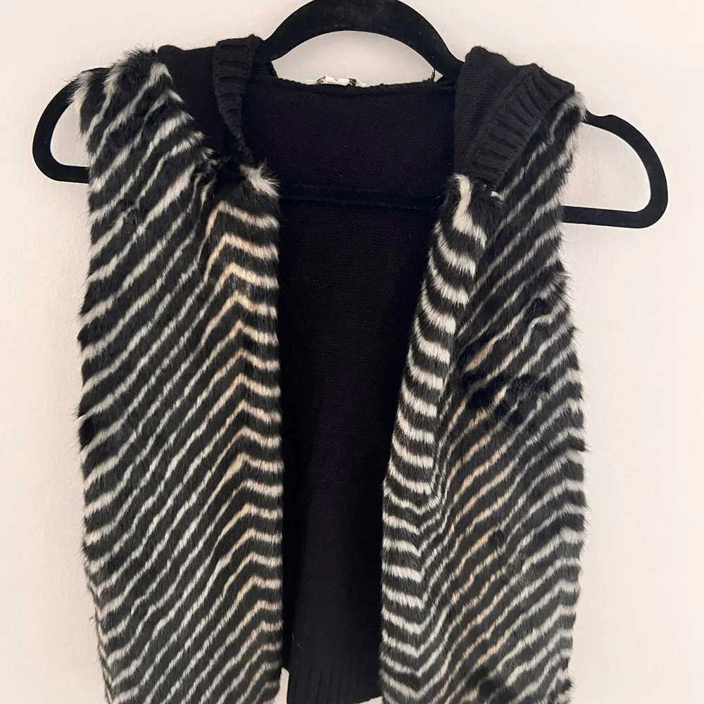 Ella Moss Girls Size 10 Faux Fur Hooded Chevron Vest Black White