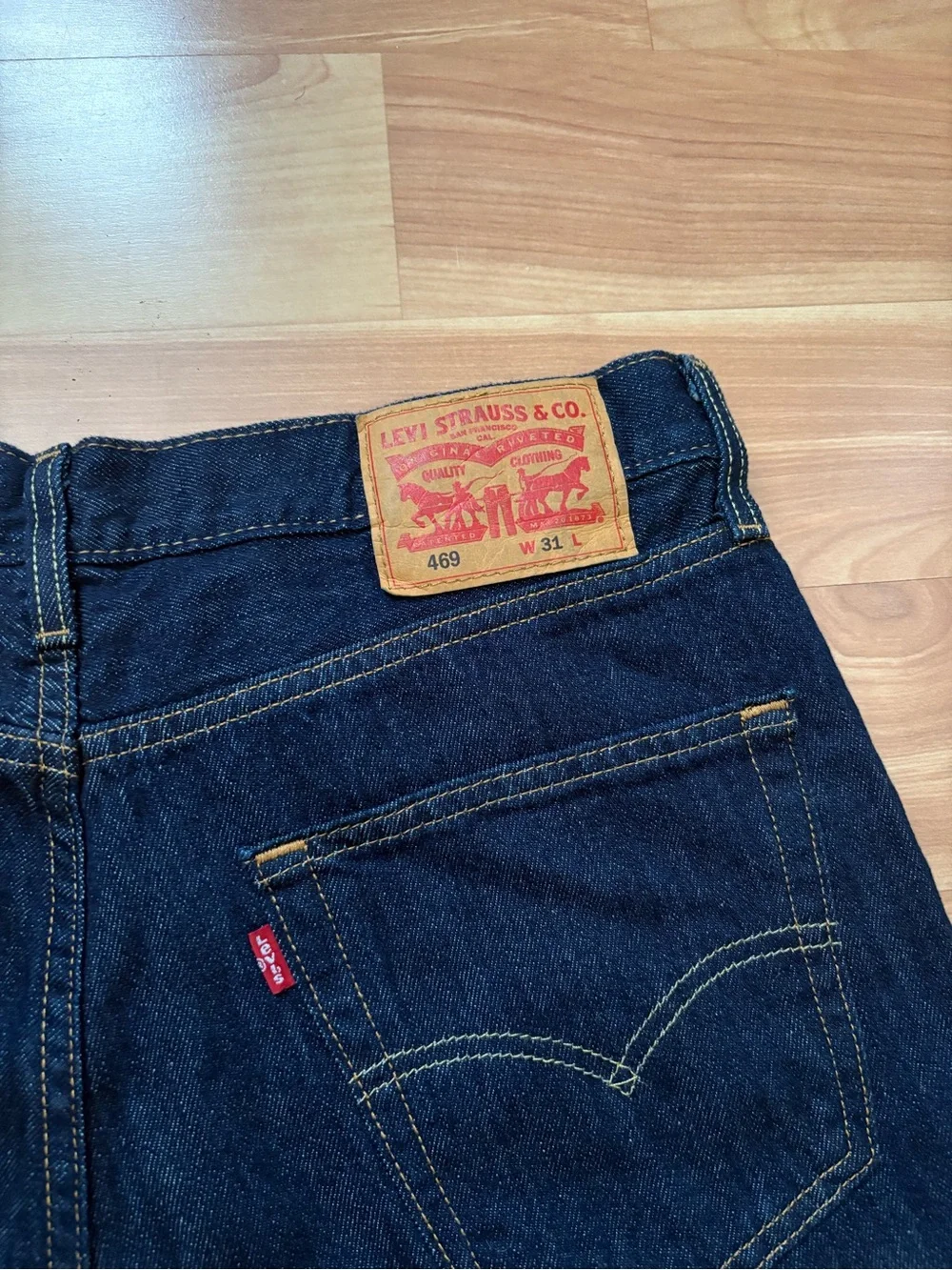 Levis excellent size