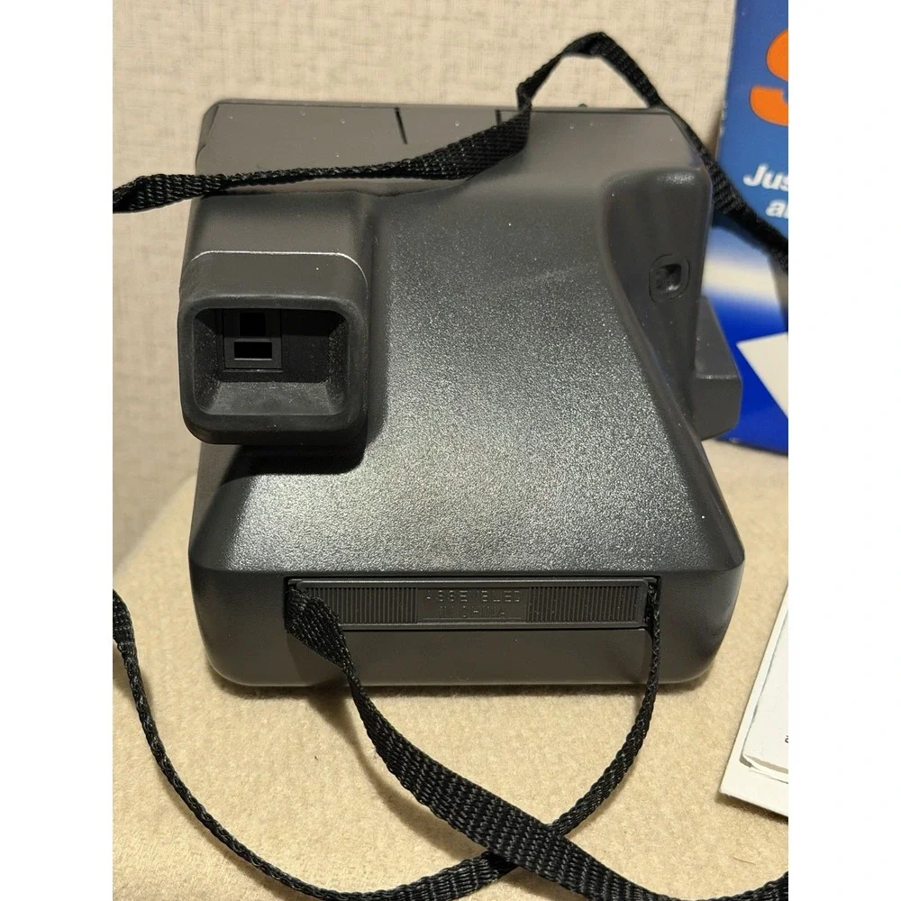 Polaroid features item