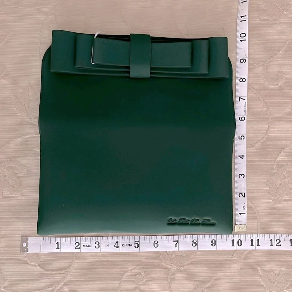 La Fille des Fleurs this clutch