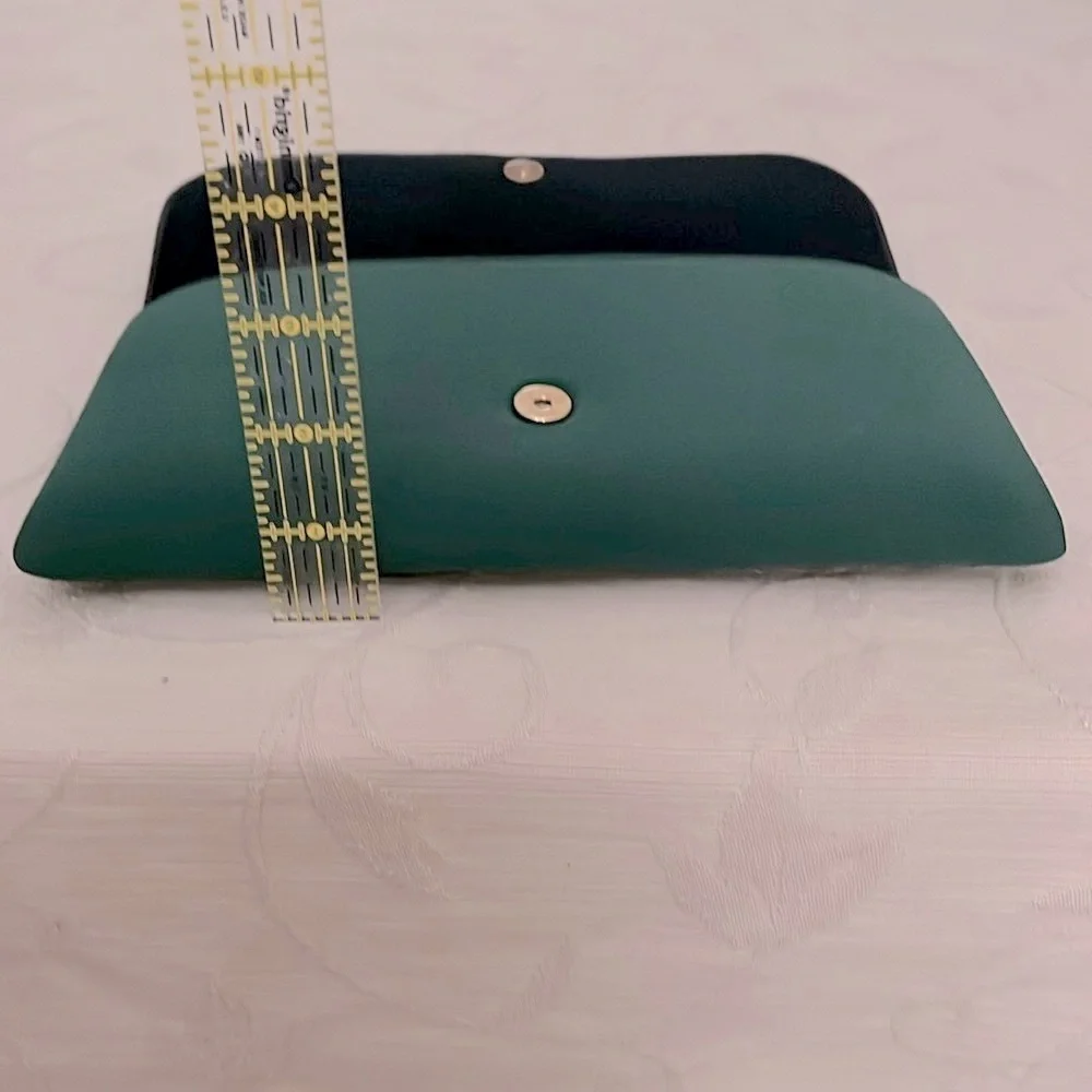 La Fille des Fleurs this clutch