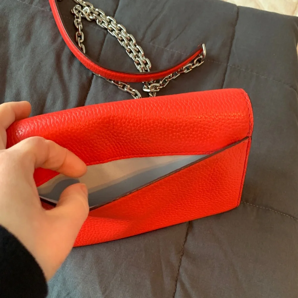 Marc Jacobs strap 7”x minor