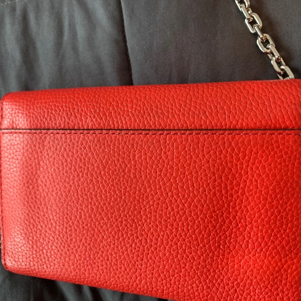 Marc Jacobs measures signs 5”