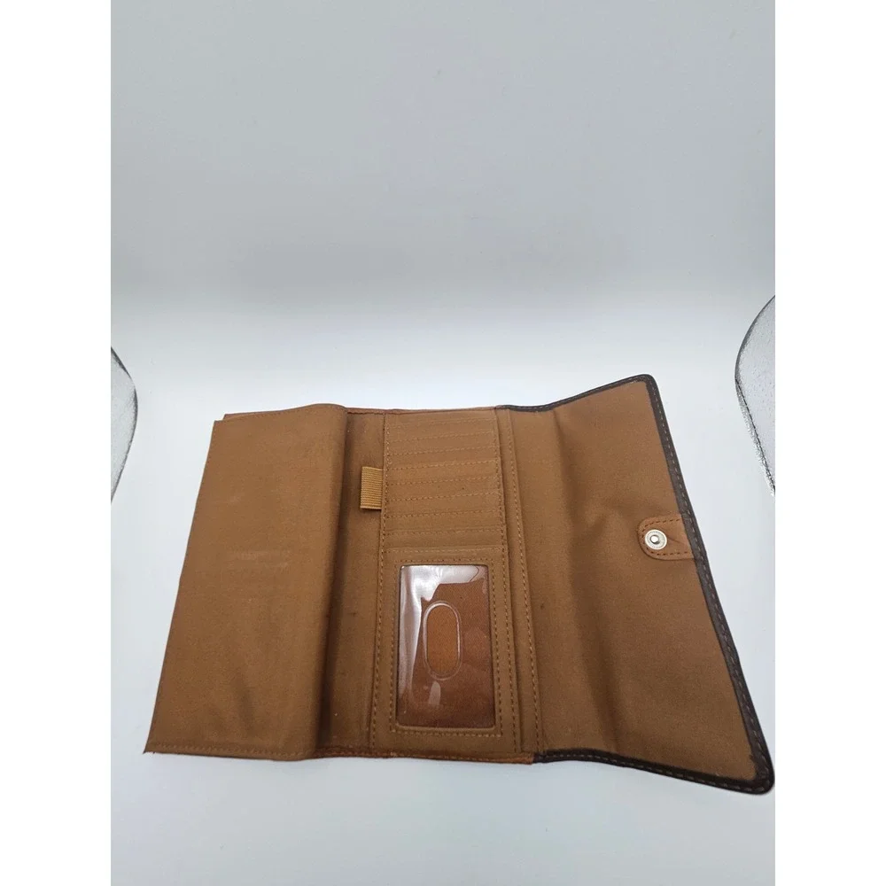 Fossil tri fold