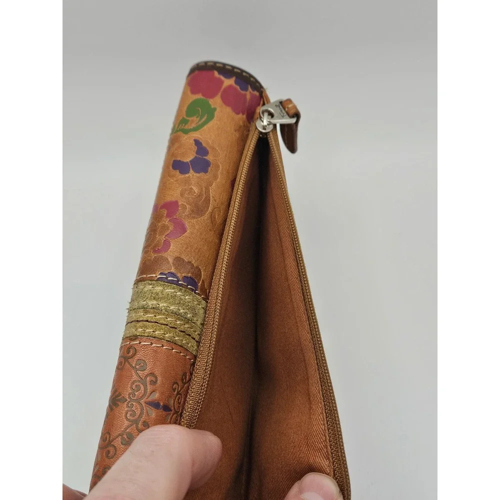 Fossil tri fold