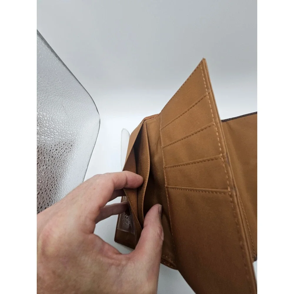 Fossil tri fold