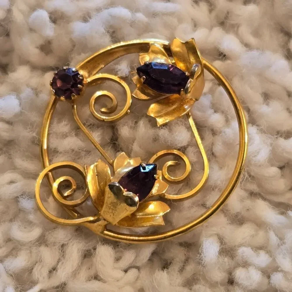 Vintage Gold Tone Floral Circle Brooch Featuring 3 purple rhinestones