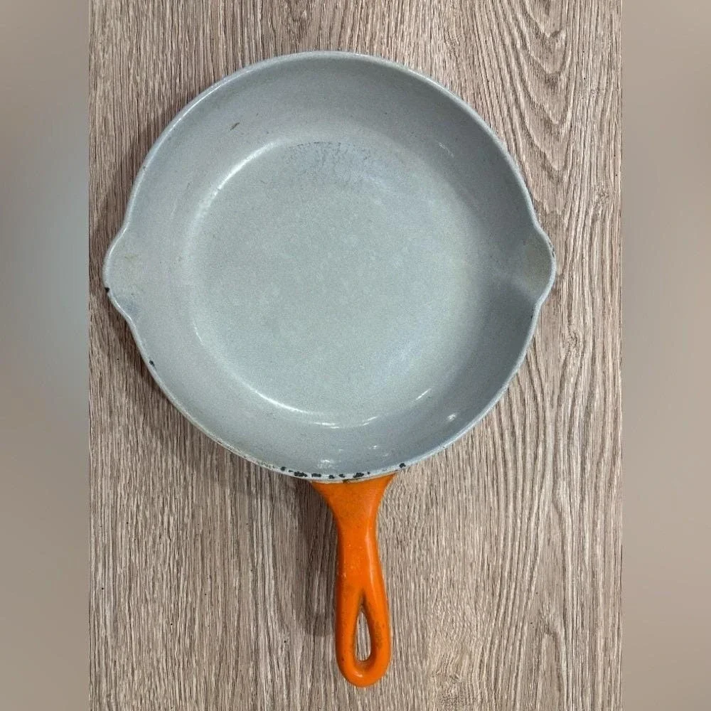 The Unbranded Brand vintage enameled