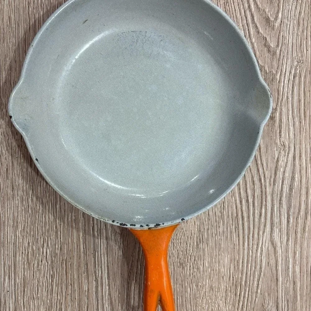 The Unbranded Brand vintage enameled