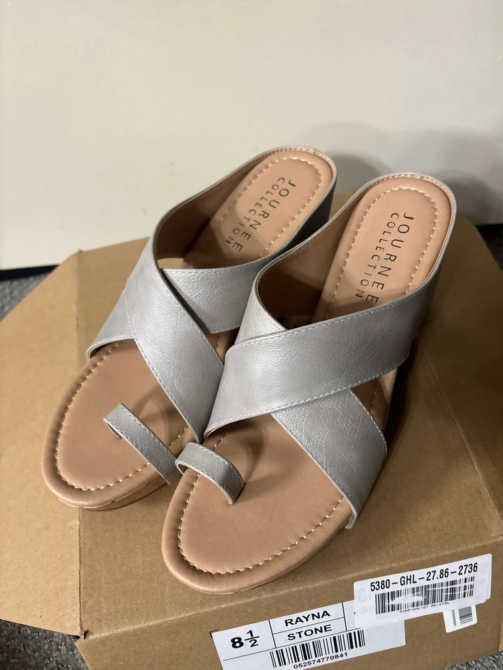 Journee Collection upper material