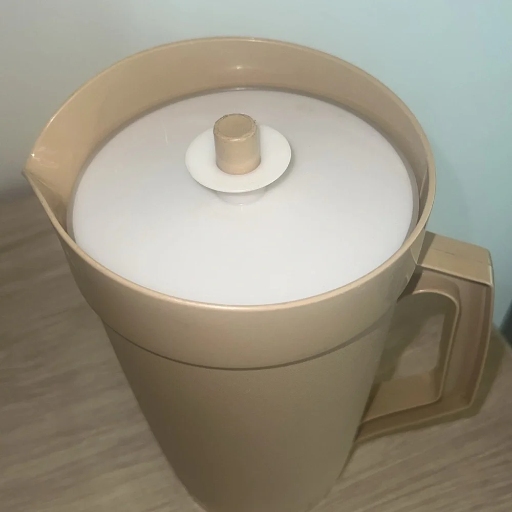 Tupperware 64 oz