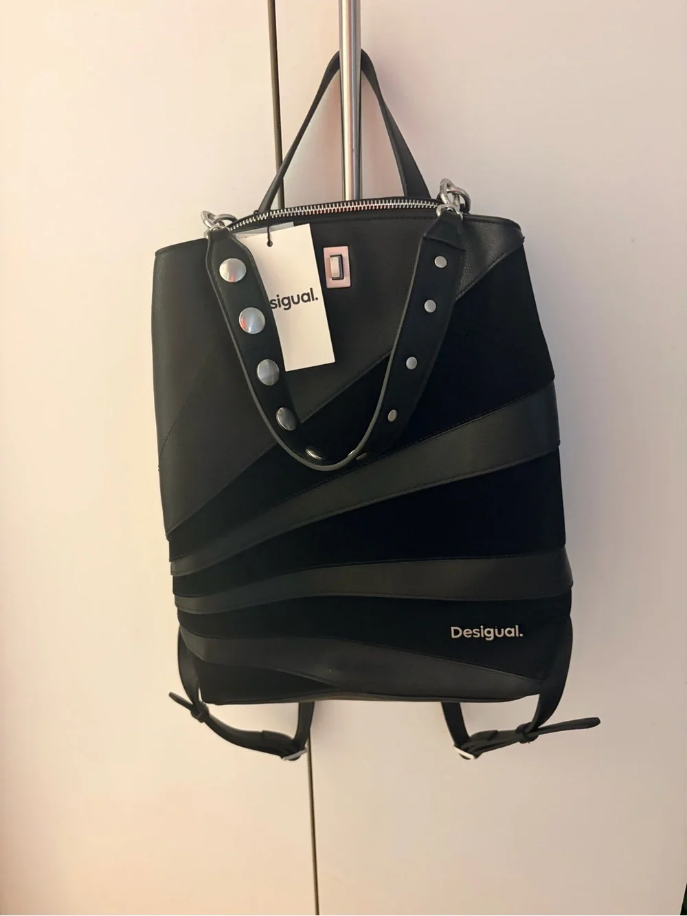 Desigual black color