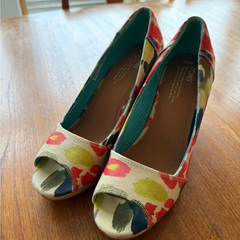 Toms bold floral
