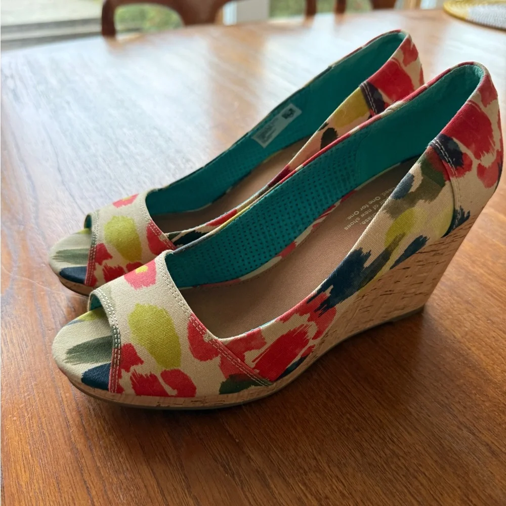 Toms bold floral