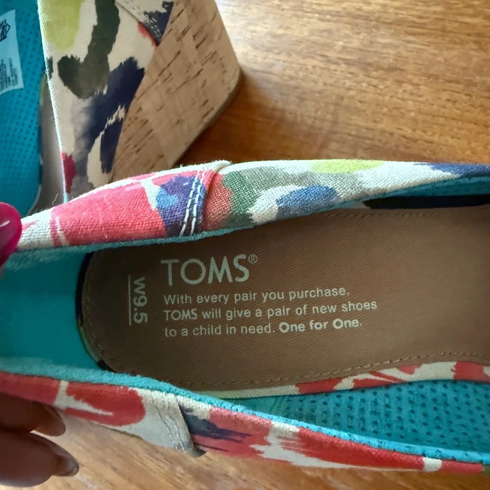 Toms bold floral