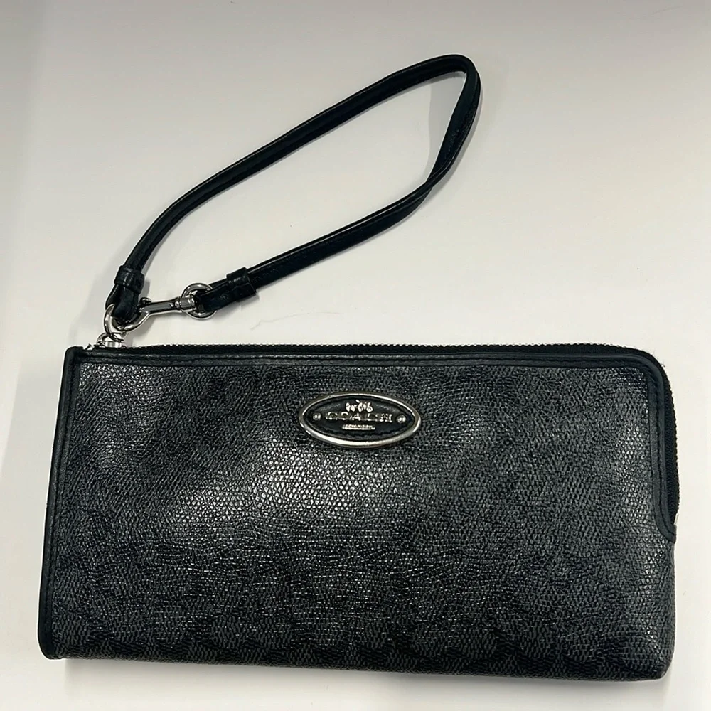Coach Large Gray Black Pebbled Leather Wristlet Clutch Bag