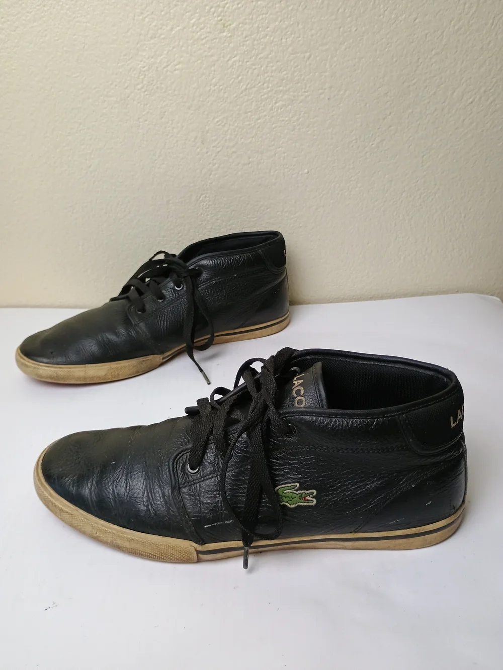 Lacoste Ampthill Men’s Size 10 Black Leather Mid-Top Sneakers - Chukka