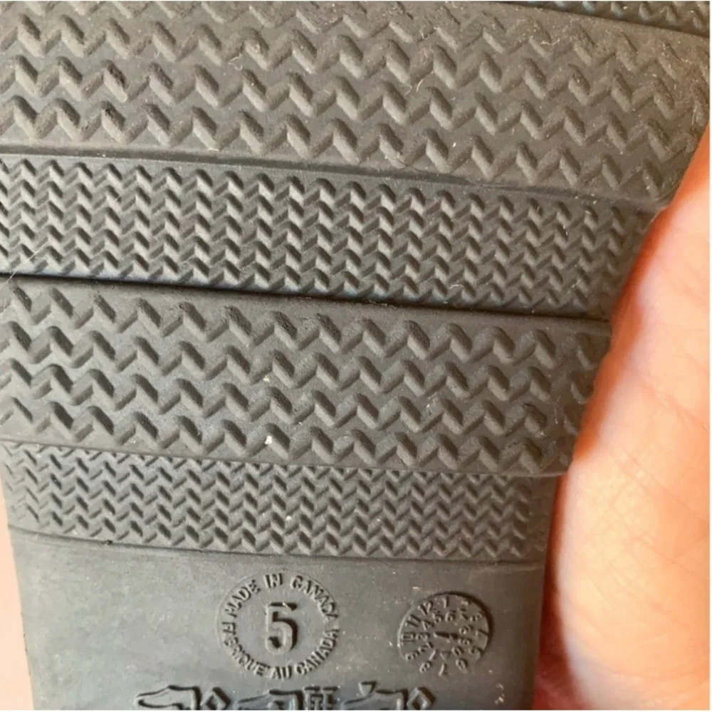 Kamik bottom wear buckles