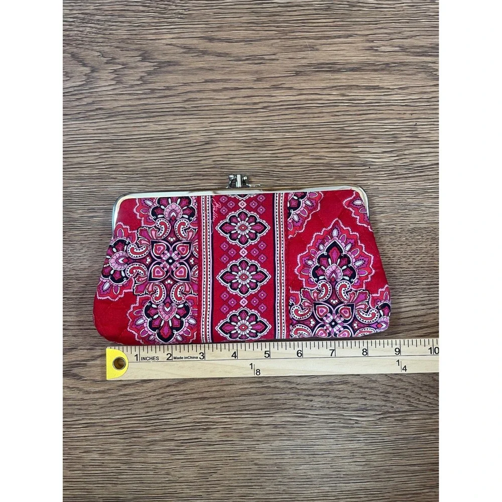 Vera Bradley Kisslock Wallet Womens OS Red Very Berry Paisley Excellent Quilted