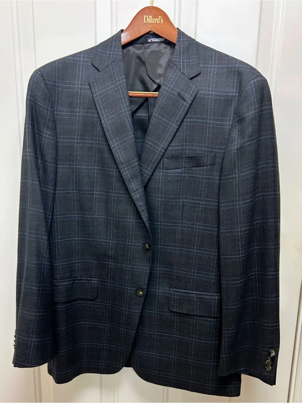 Hart Schaffner Marx detail dry