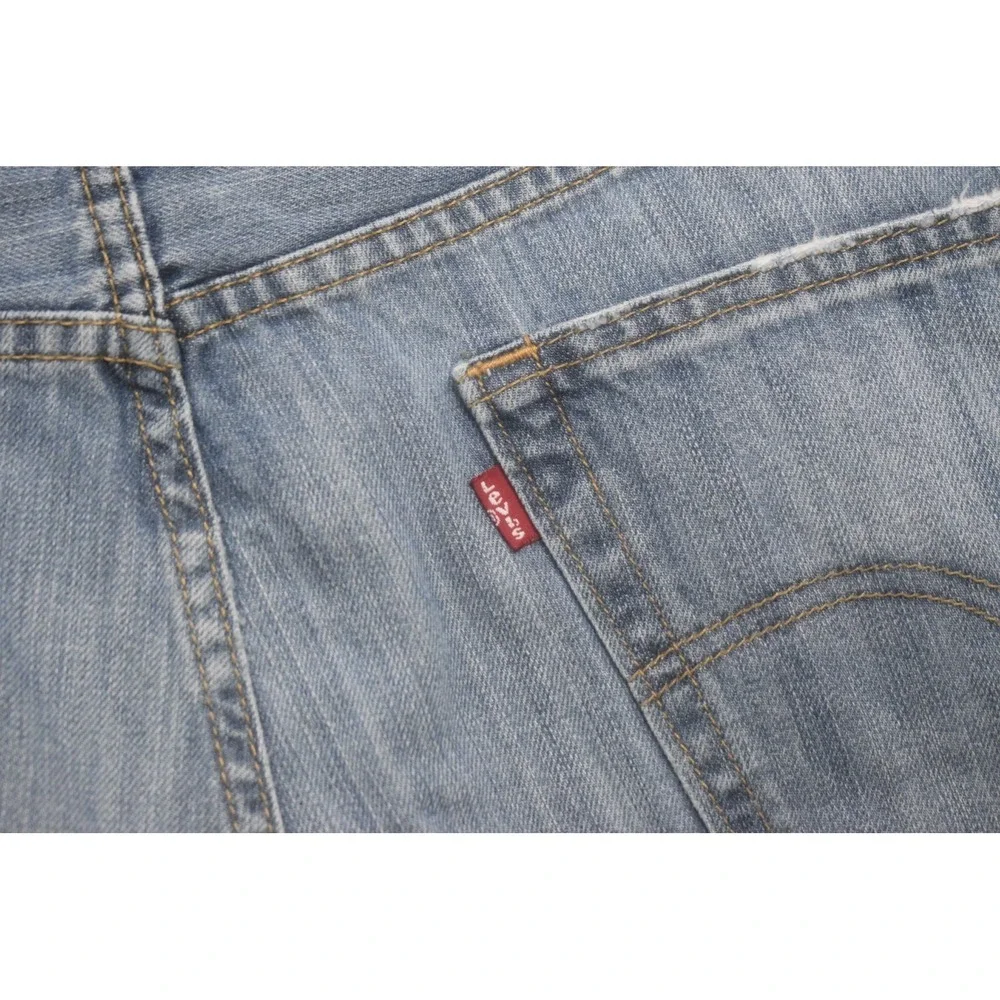 Levis waist 22