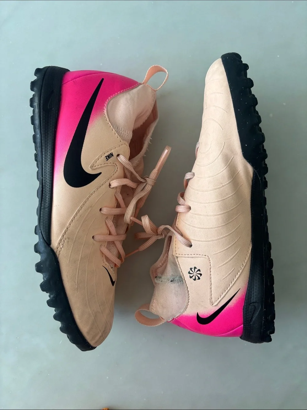 Nike black kids peach